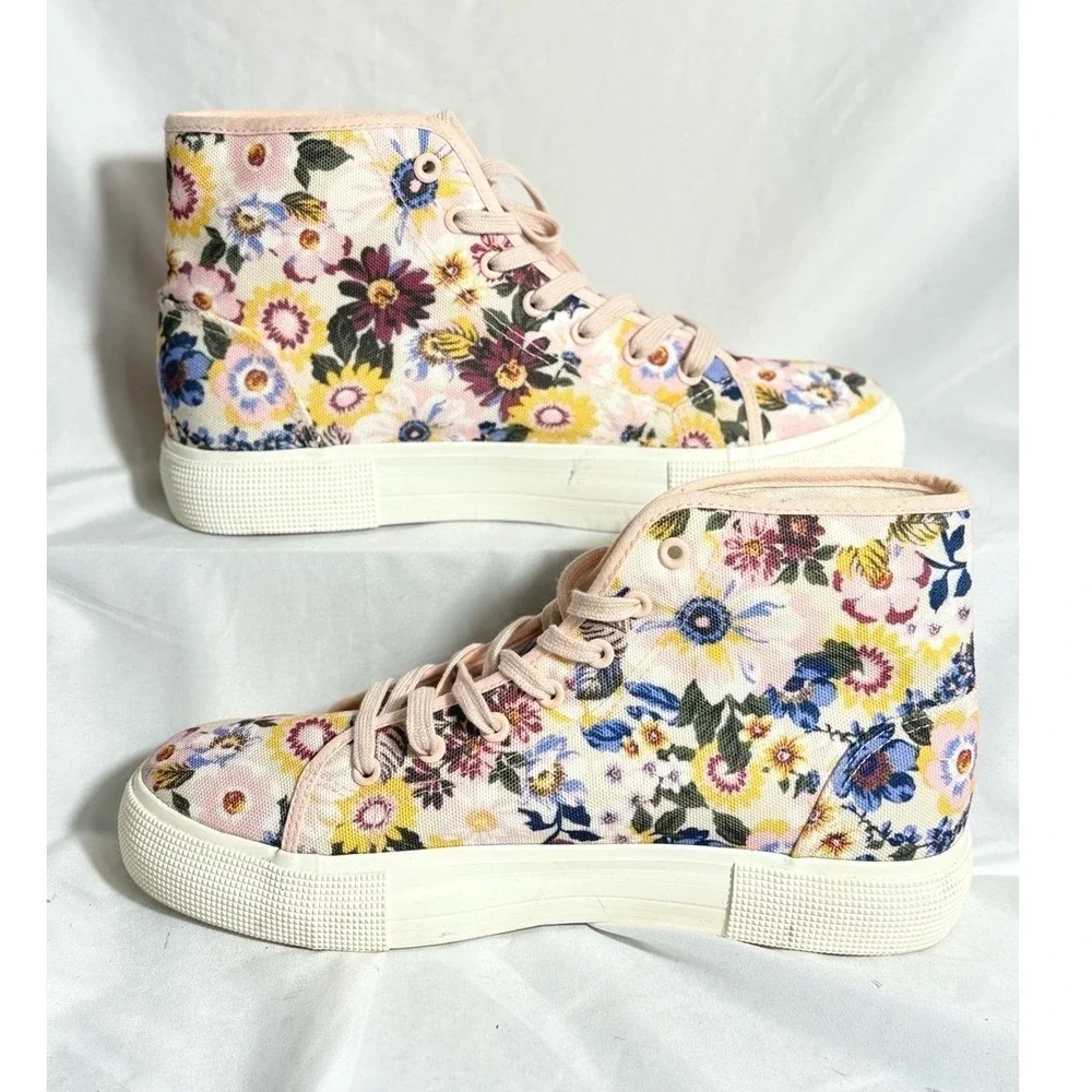 Ayesha Currey stylish high
